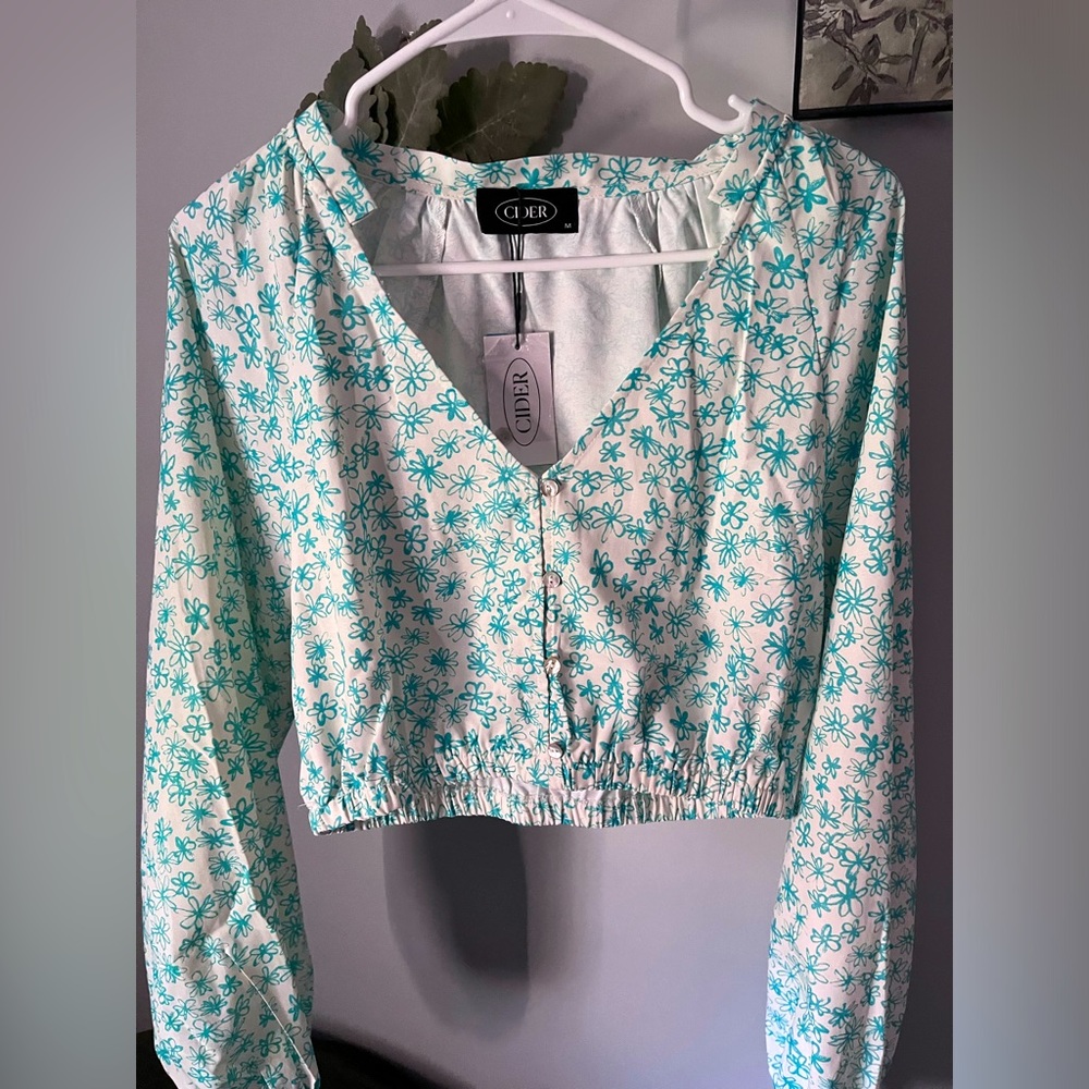 Cider floral long sleeve crop button up NWT